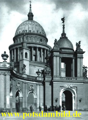 001 - Fortunaportal am Stadtschloss und Nikolaikirche