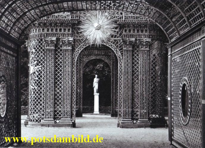 022 - Gitterlaube Schloss Sanssouci