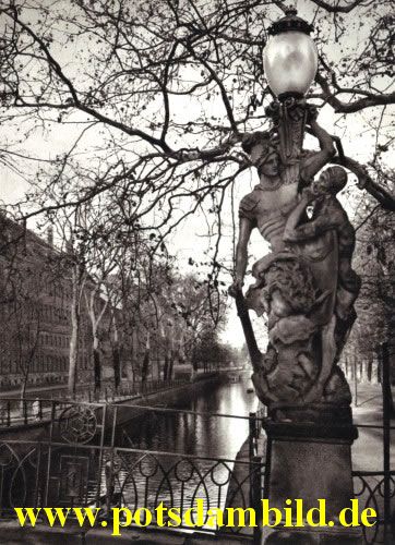 056 - Lampentrger auf der Breiten Brcke