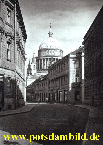   069 - Schwertfegergasse im Hintergrund Nikolaikirche