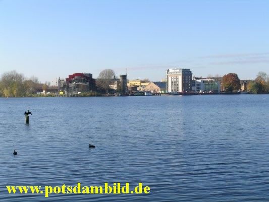 012 - Blick ber der Tiefen See zum Kulturstandort Schiffbauergasse