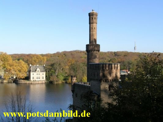 023 - Maschinenhaus - im Hintergrund Nebengebude vom Jagdschloss Glienicke