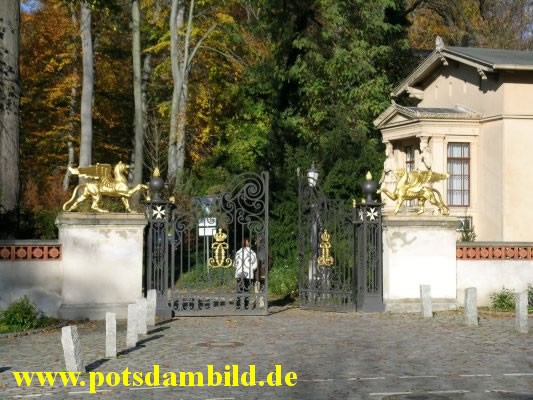 033 - Eingang Schloss Glienicke