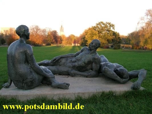 091 - Figuren auf der Freundschaftsinsel