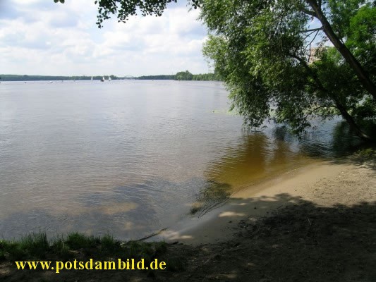 Einladende Badestelle mit Rckblick zur Brcke