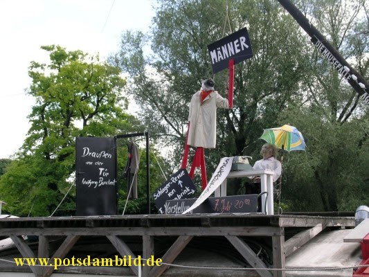 Werbung auf dem Theaterschiff