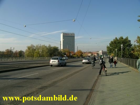 0001 - Ausgang Bahnhof - Blickrichtung Hotel Mercure