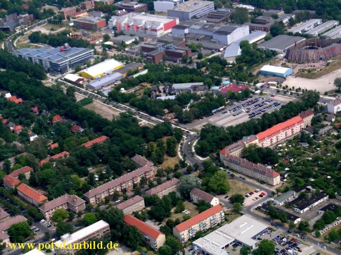 Babelsberger Filmpark - Rechts oben der Vulkan