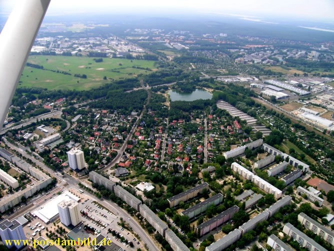 Stadtteil Stern mit Baggersee - im Hintergrund Waldstadt und Schlaatz