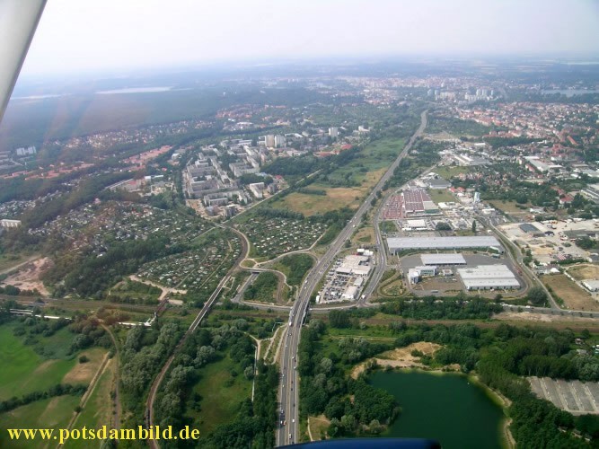 Die Schnellstrasse zum Zentrum und unser Lieblingsbaggerteich