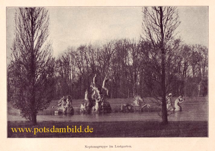 Vom Bahnhof zur Stadt Potsdam - Neptungruppe im Lustgarten