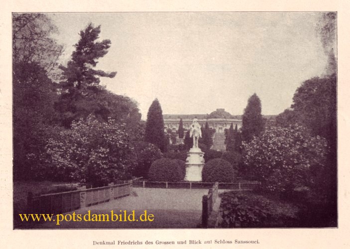 Sanssouci - Denkmal Friedrichs des Grossen und Blick auf das Schloss 