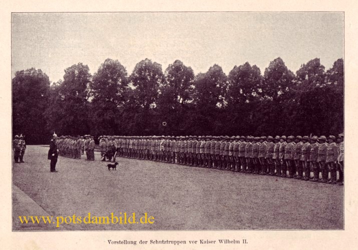 Das neue Palais - Vorstellung der Schutztruppen vor Kaiser Wilhelm 2 