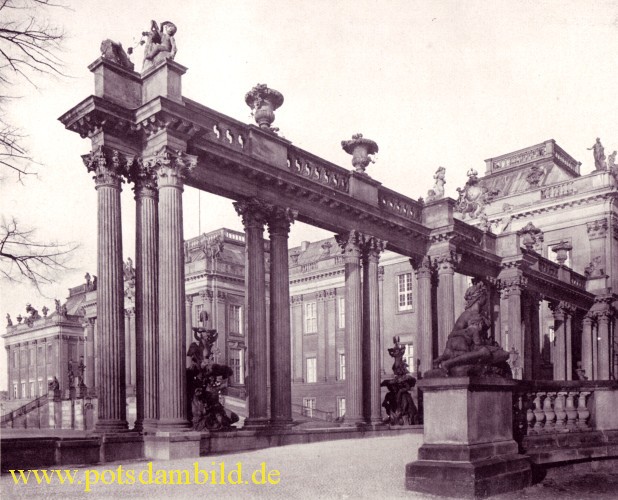 Blick durch die Kolonnaden - Stadtschloss Potsdam