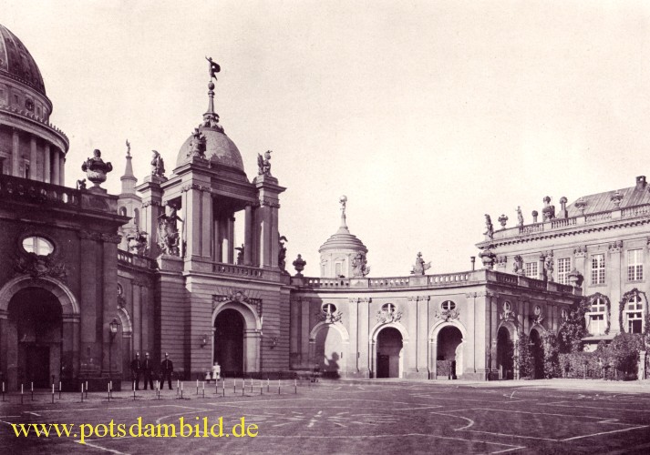 Hofseite Haupttor - Stadtschloss Potsdam